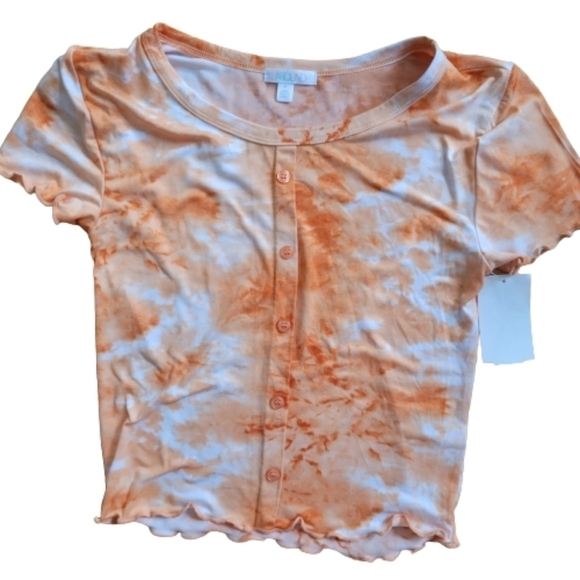 2 crop top short sleeve NWT - Picture 2 of 4